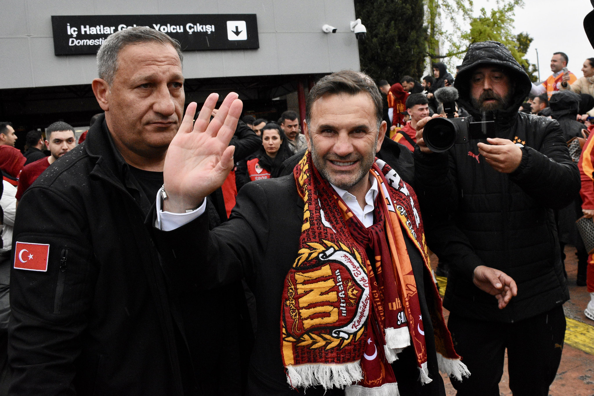 Okan Buruk Galatasaray’da kalıyor mu? Canlı yayında o gelişmeyi aktardı