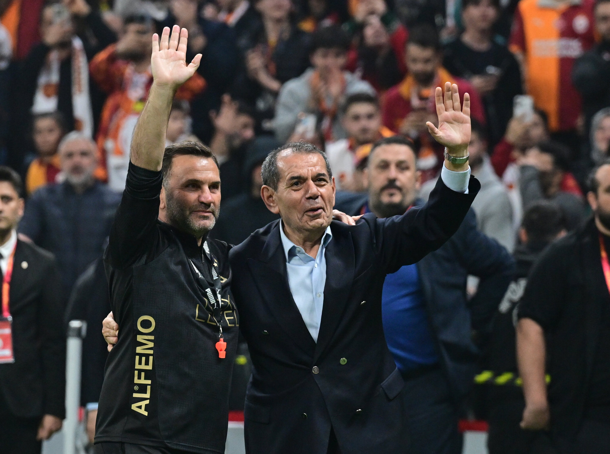 Okan Buruk Galatasaray’da kalıyor mu? Canlı yayında o gelişmeyi aktardı
