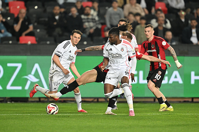 Spor yazarları Gaziantep FK-Beşiktaş maçını yorumladı: Sergen Yalçın’a verilen net bir mesajdı!