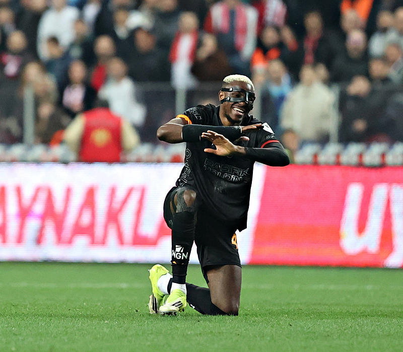 Eski futbolcudan Osimhen’e flaş uyarı: Her zaman günah keçisi bulacaklar!