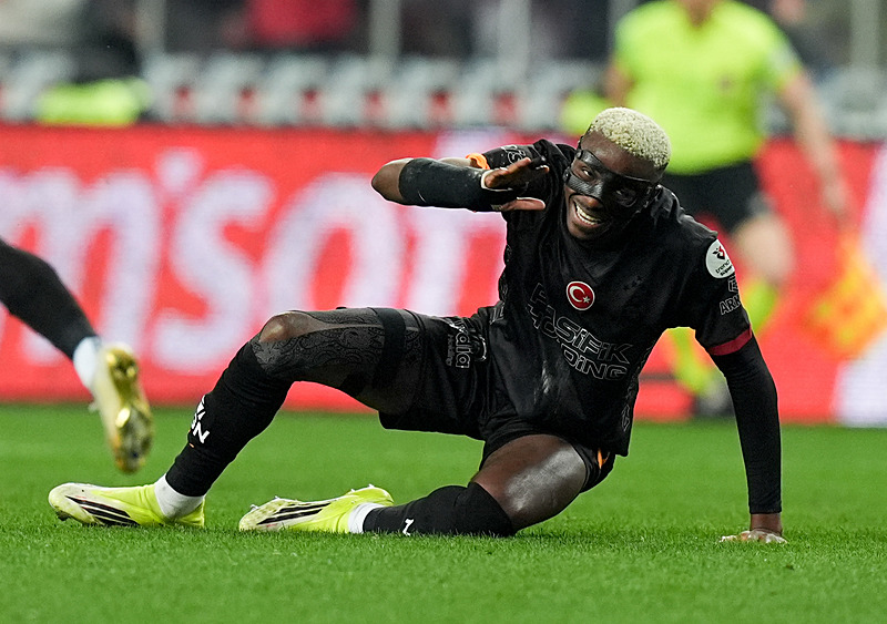 Eski futbolcudan Osimhen’e flaş uyarı: Her zaman günah keçisi bulacaklar!