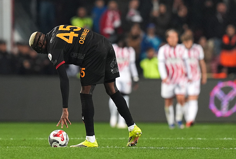 Eski futbolcudan Osimhen’e flaş uyarı: Her zaman günah keçisi bulacaklar!