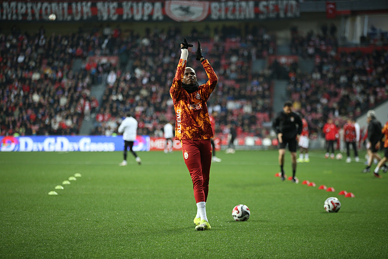 Eski futbolcudan Osimhen’e flaş uyarı: Her zaman günah keçisi bulacaklar!