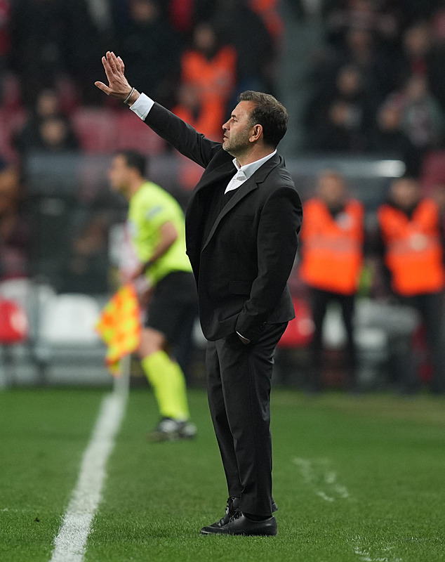 Galatasaray’dan kadroda revizyon kararı! Okan Buruk o isimlerin biletini kesti