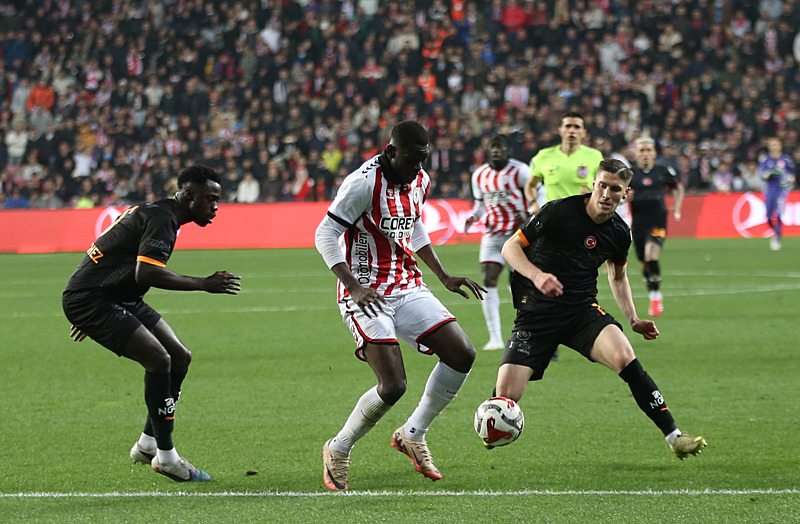 Okan Buruk’tan performans uyarısı! Hesap.com Antalyaspor maçı öncesi o isimle özel konuşacak