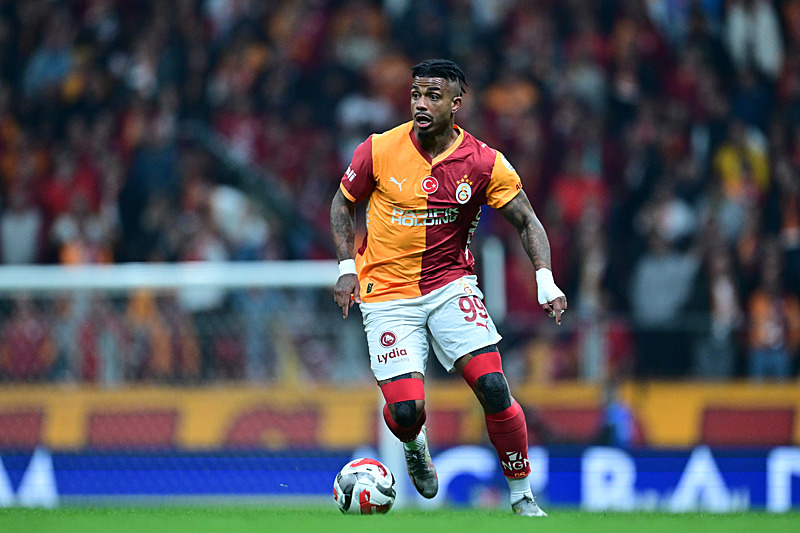 1 sezon daha Galatasaray’da kalıyor! Yıldız ismin sözleşmesi otomatik olarak uzadı