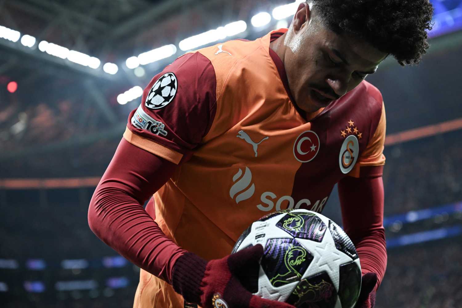 Galatasaray’a kötü haber! Sakatlığı nedeniyle sezonu kapattı!