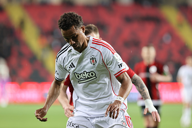 Beşiktaş’a kadro planlaması başladı! İşte gidecek ve kalacak isimler