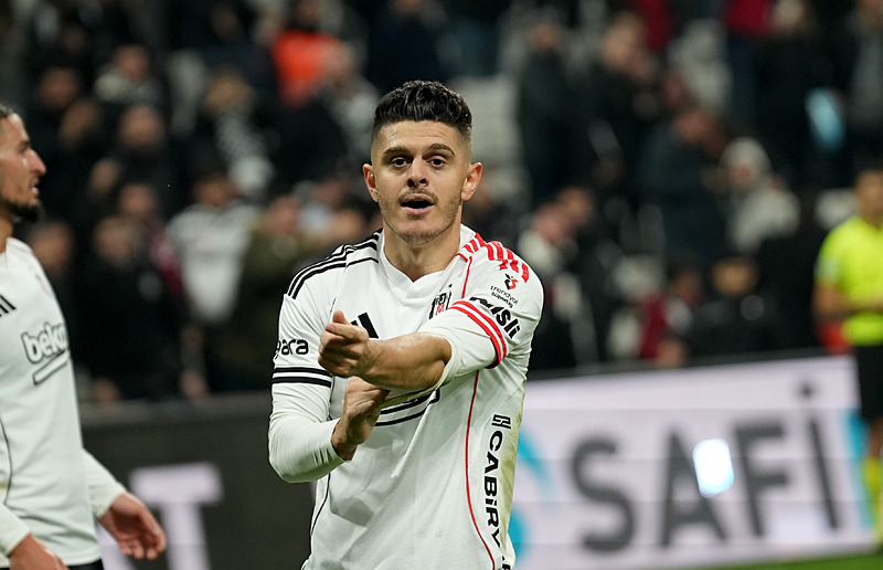 Beşiktaş’a kadro planlaması başladı! İşte gidecek ve kalacak isimler