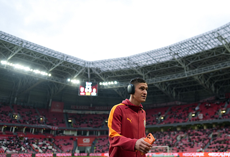 Galatasaray’ın yıldızına Ada’dan transfer kancası! İşte o 2 takım...