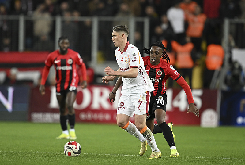 Galatasaray’ın yıldızına Ada’dan transfer kancası! İşte o 2 takım...