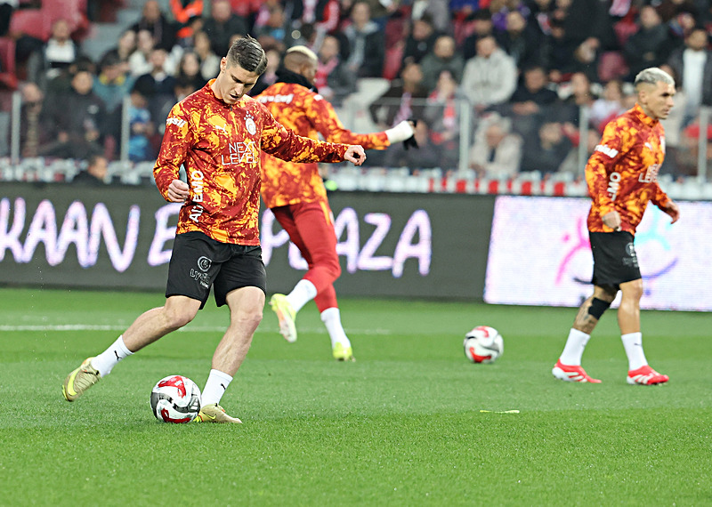 Galatasaray’ın yıldızına Ada’dan transfer kancası! İşte o 2 takım...