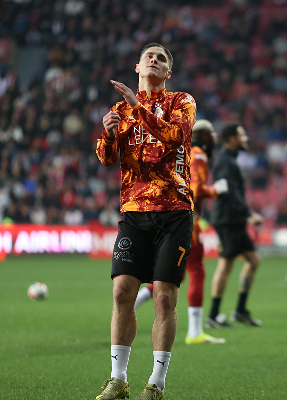 Galatasaray’ın yıldızına Ada’dan transfer kancası! İşte o 2 takım...