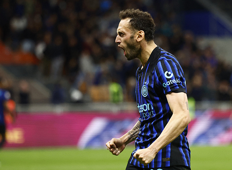 Fenerbahçe’den Galatasaray’a transfer çalımı isteği: Hakan Çalhanoğlu!