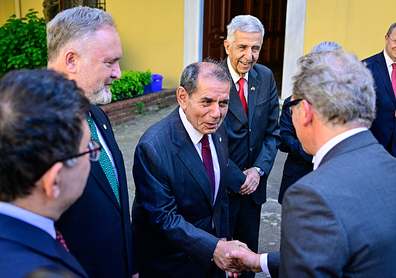 Galatasaray’dan transferde ters köşe! Van Dijk derken 50 milyon Euro’luk stoper geliyor