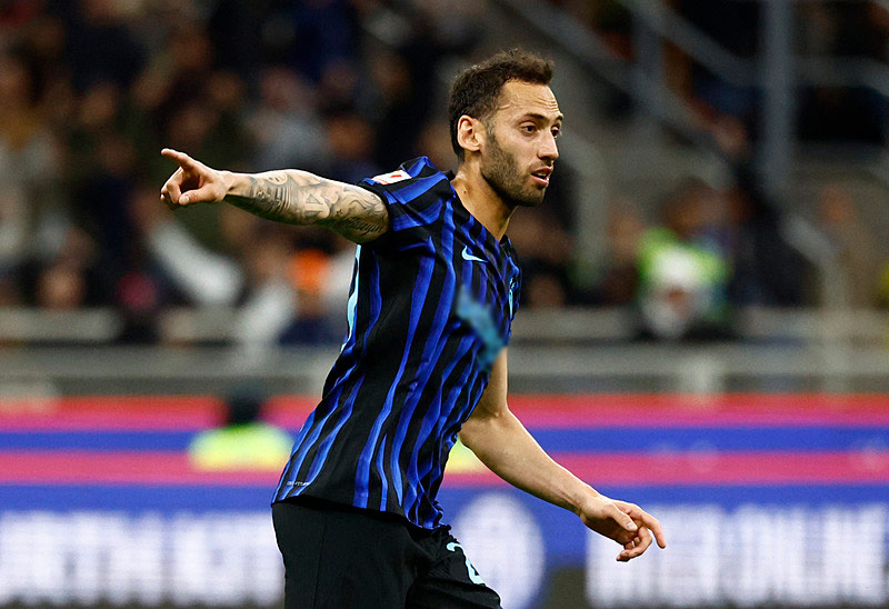 Fenerbahçe’den Galatasaray’a transfer çalımı isteği: Hakan Çalhanoğlu!