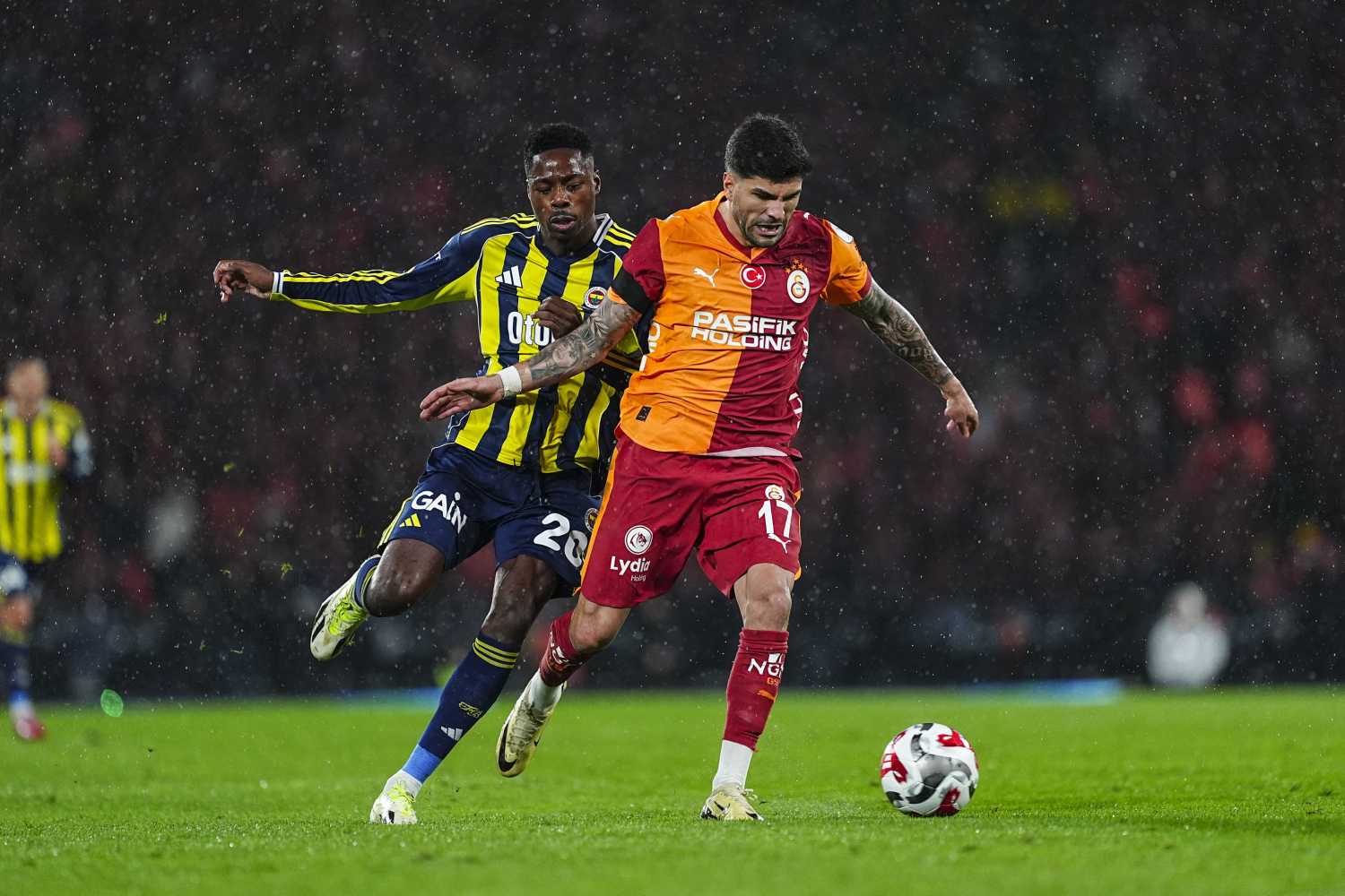Galatasaraylı o isme Süper Lig’den talip!