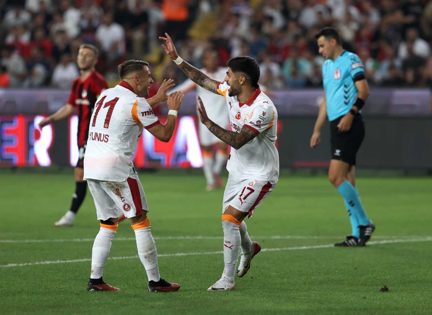 Galatasaraylı o isme Süper Lig’den talip!