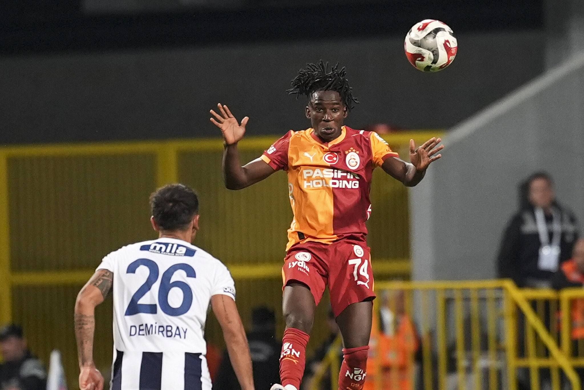 Galatasaray’dan Fenerbahçe’nin eski yıldızına transfer kancası!
