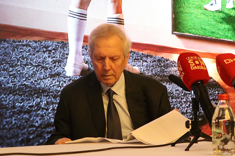 Aziz Yıldırım’dan santrfor ve teknik direktör açıklaması!