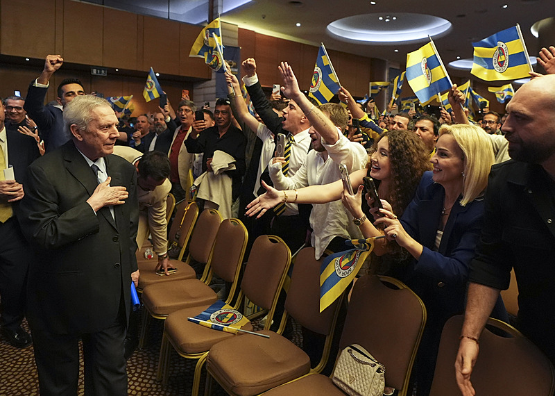 Fenerbahçe’de Aykut Kocaman’ın teknik ekibi netleşti! 3 isimle beraber çalışacak