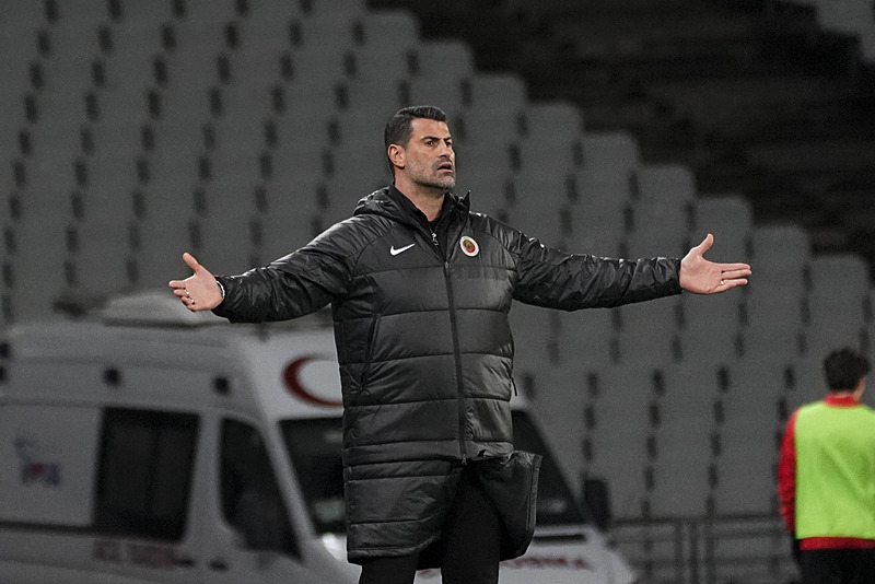 Fenerbahçe’de Aykut Kocaman’ın teknik ekibi netleşti! 3 isimle beraber çalışacak