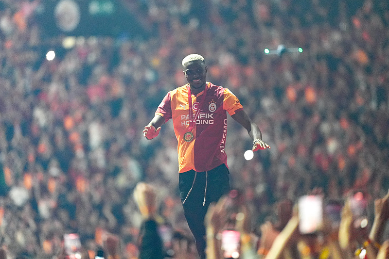 TRANSFER HABERİ: Osimhen Galatasaray’dan ayrılacak mı? Dursun Özbek’ten flaş açıklama