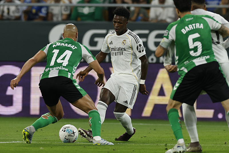 Real Betis’ten Amrabat kararı! Bonservisi alınacak mı?