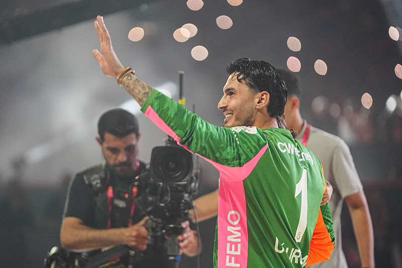 Galatasaray’dan kaleye Zion Suzuki sürprizi! Avrupa devleri peşinde