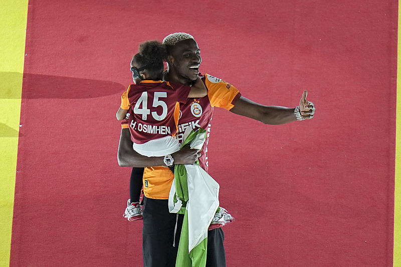 Eski yıldız isimden dünya devine Victor Osimhen için transfer çağrısı!