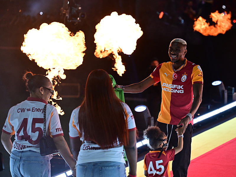 Eski yıldız isimden dünya devine Victor Osimhen için transfer çağrısı!
