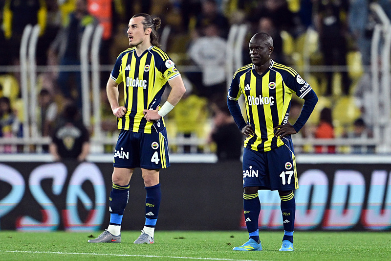 Galatasaray’dan transferde Fenerbahçe’yi şaşırtan Rafael Leao hamlesi!