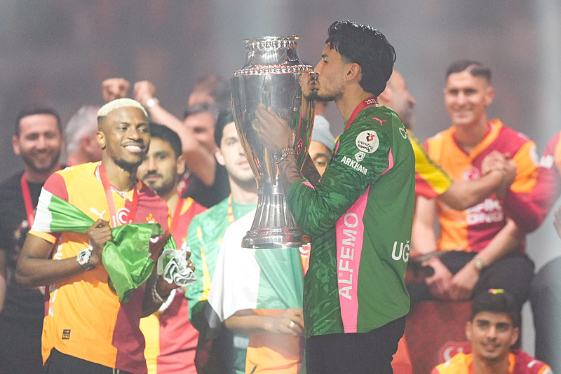 Galatasaray’da büyük değişim! 3 isim için ayrılık kararı