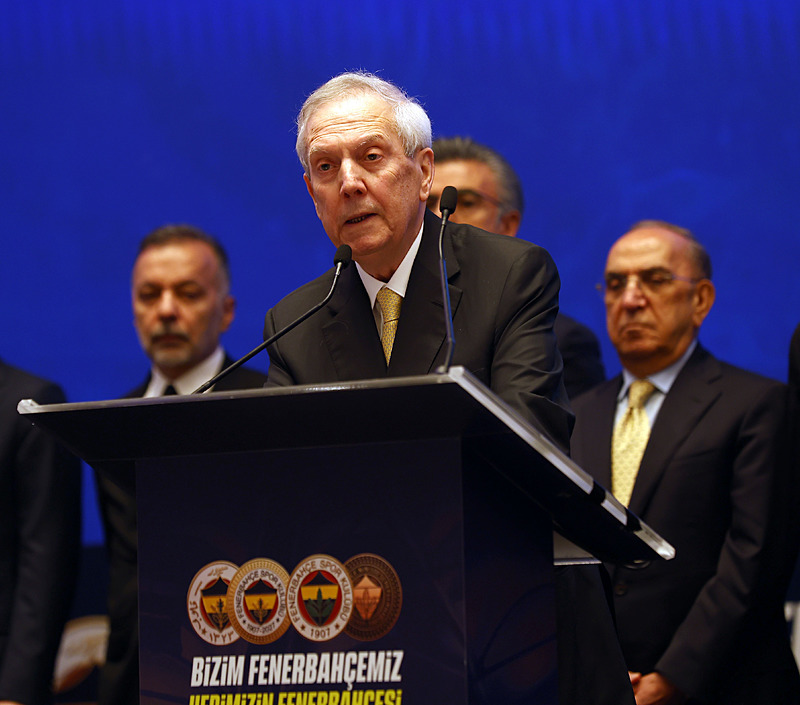 İşte Aziz Yıldırım’ın ilk transferi! Yıldız golcü o teklife ’tamam’ dedi