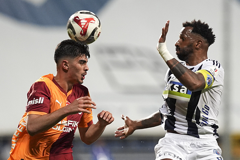 Galatasaray o ismin bonservisini belirledi! Talip olan üç kulübe aynı rakam iletildi