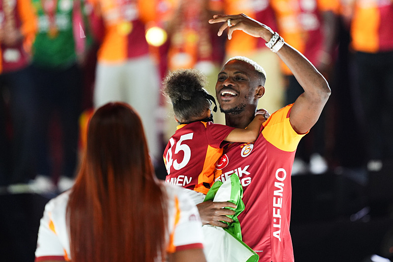 ’Biçilmiş kaftan Osimhen’ İngiliz devinin transfer hayallerini böyle duyurdular