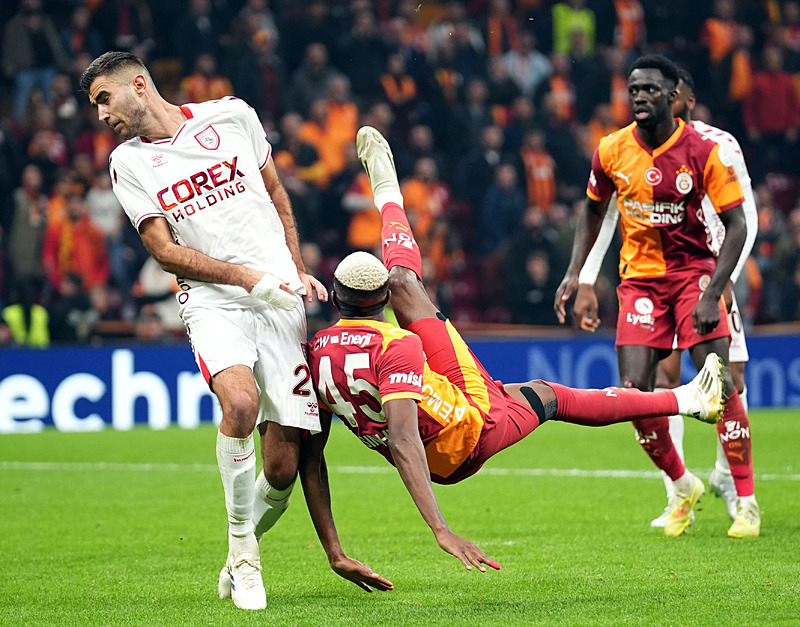 ’Biçilmiş kaftan Osimhen’ İngiliz devinin transfer hayallerini böyle duyurdular