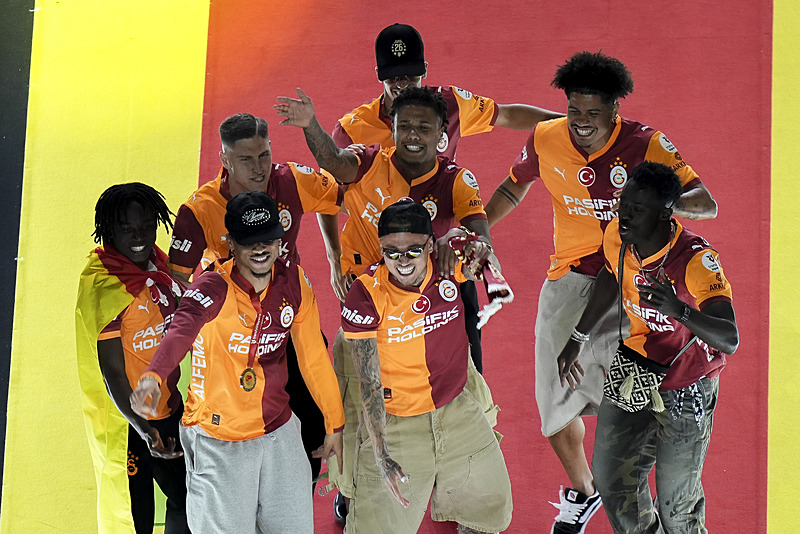 Manchester United’dan Galatasaray’a ’10 numara’ transfer!