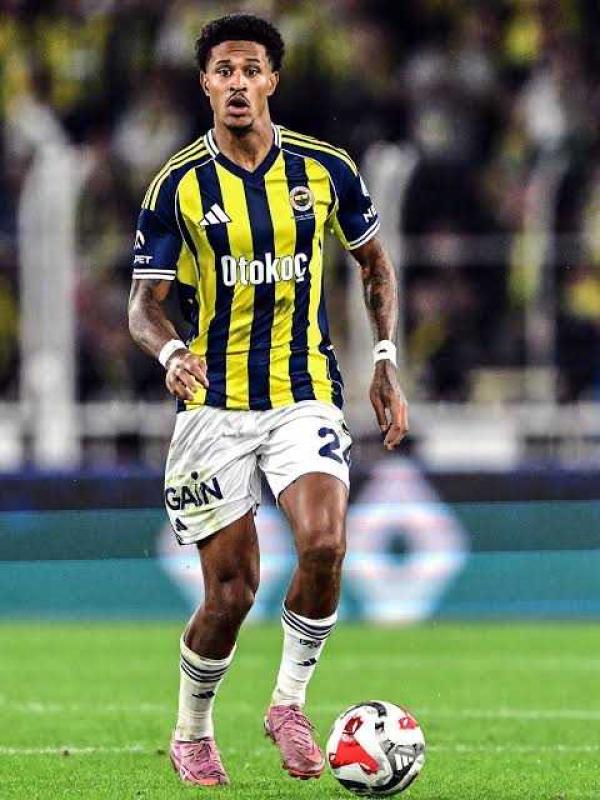 Avrupa devleri Fenerbahçe’nin yıldızını paylaşamıyor! O rakamın altına bırakılmayacak