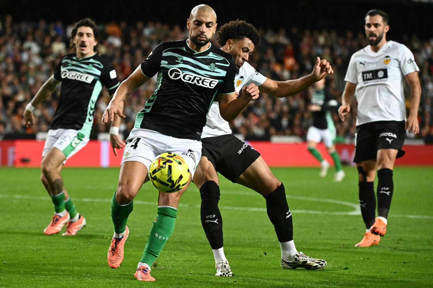 Fenerbahçe’de Sofyan Amrabat kararını yönetime bildirdi