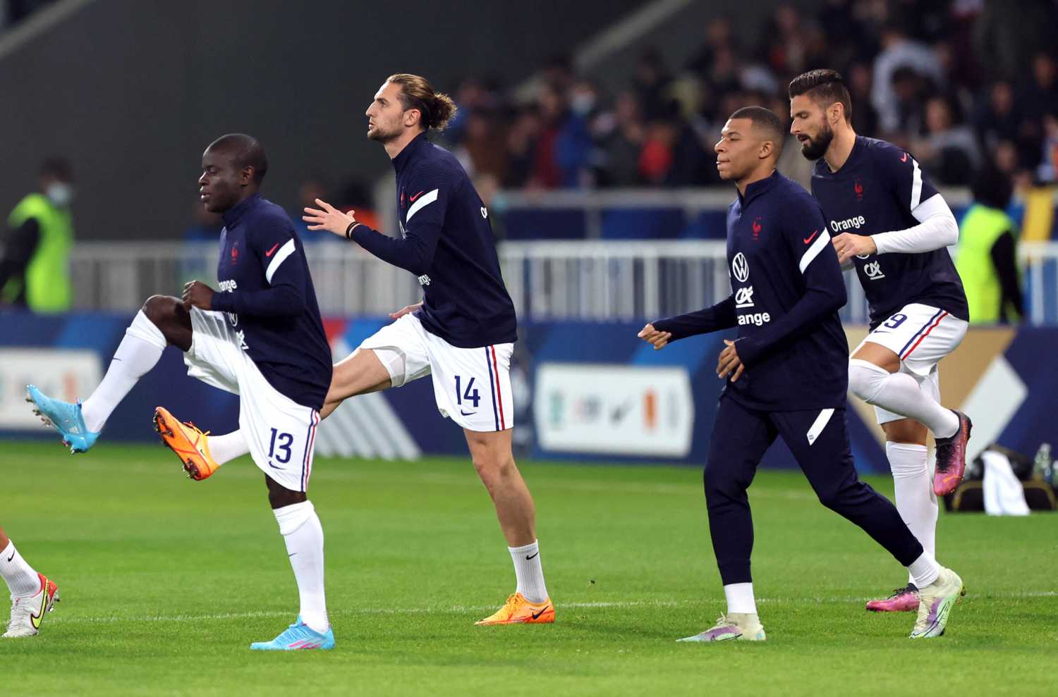 Fenerbahçe’nin yıldızı N’Golo Kante’den Kylian Mbappe’ye olay hareket!