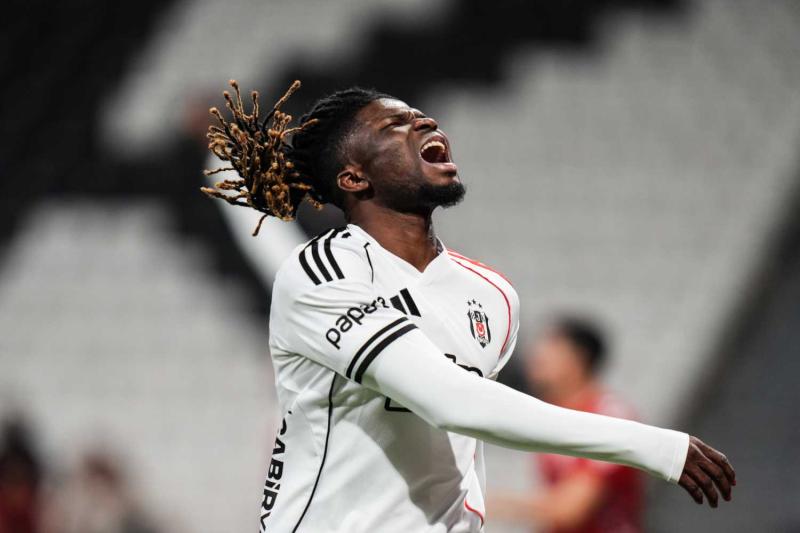 Fenerbahçe’den Beşiktaş’ın eski yıldızına transfer kancası!