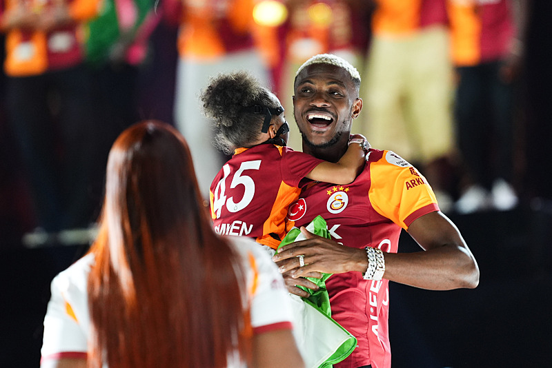 Osimhen Galatasaray’dan ayrılacak mı? Dursun Özbek açıkladı