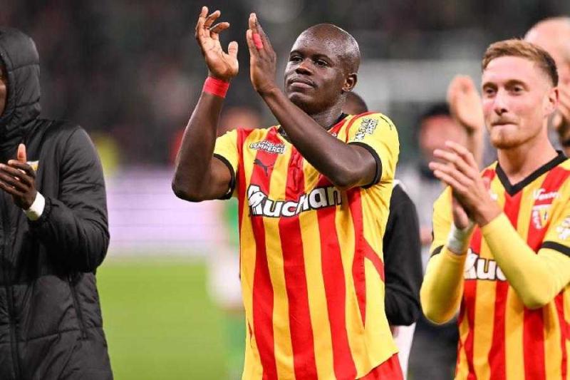 Fenerbahçe’de stoper operasyonu! Listede 4 yıldız var