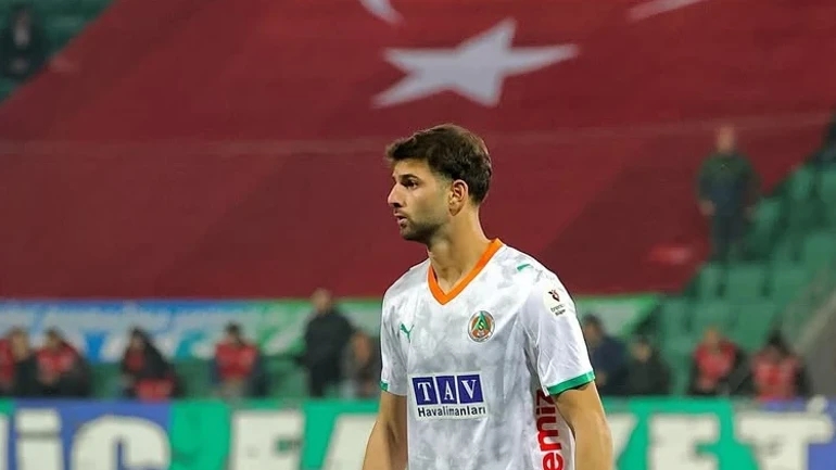 Fenerbahçe ve Galatasaray’dan yeni sezonun ilk transfer derbisi!