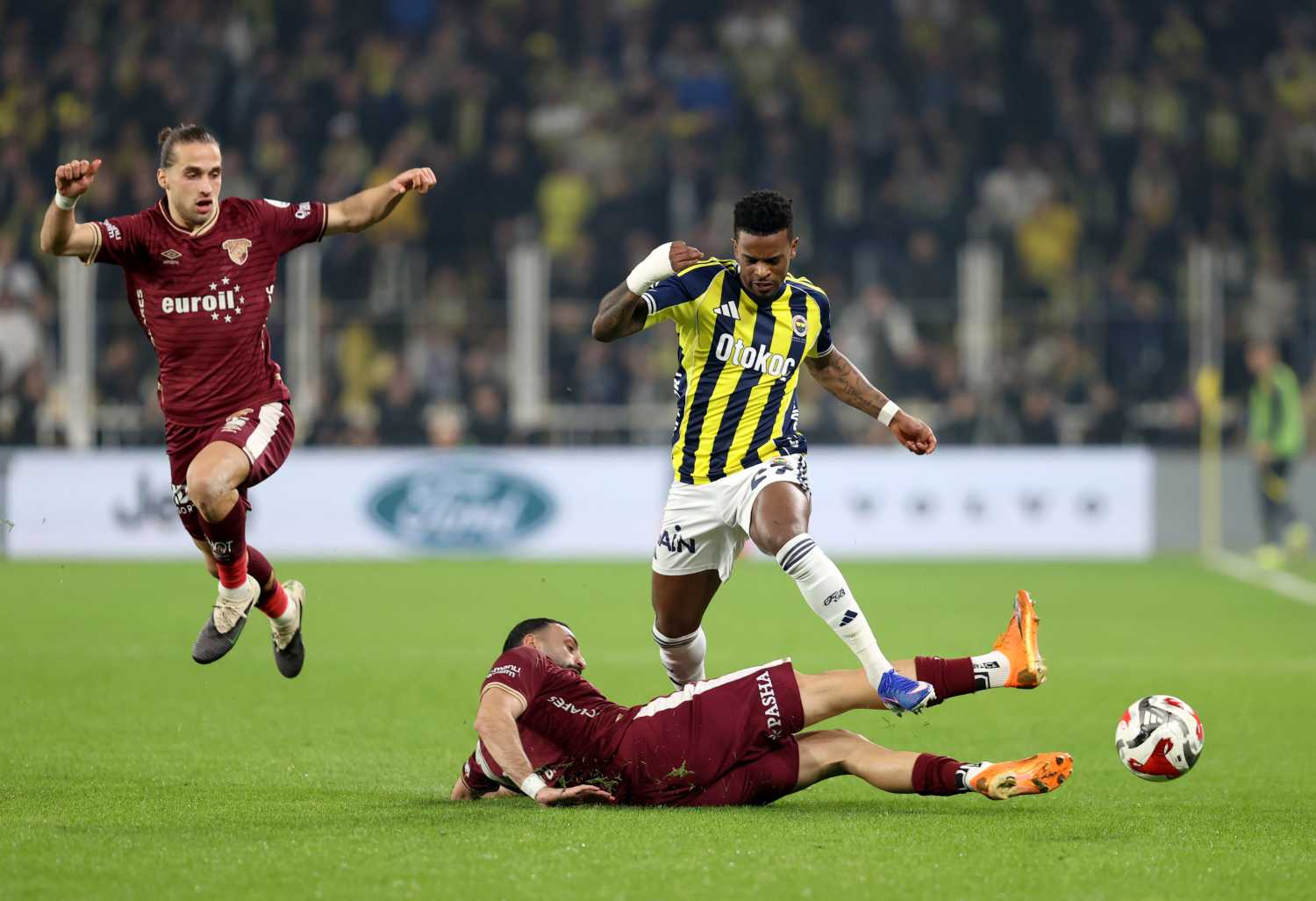 Fenerbahçe’de o oyuncunun kaderi İsmail Kartal’a bağlı! Aziz Yıldırım yıldız isimden hoşnut değil