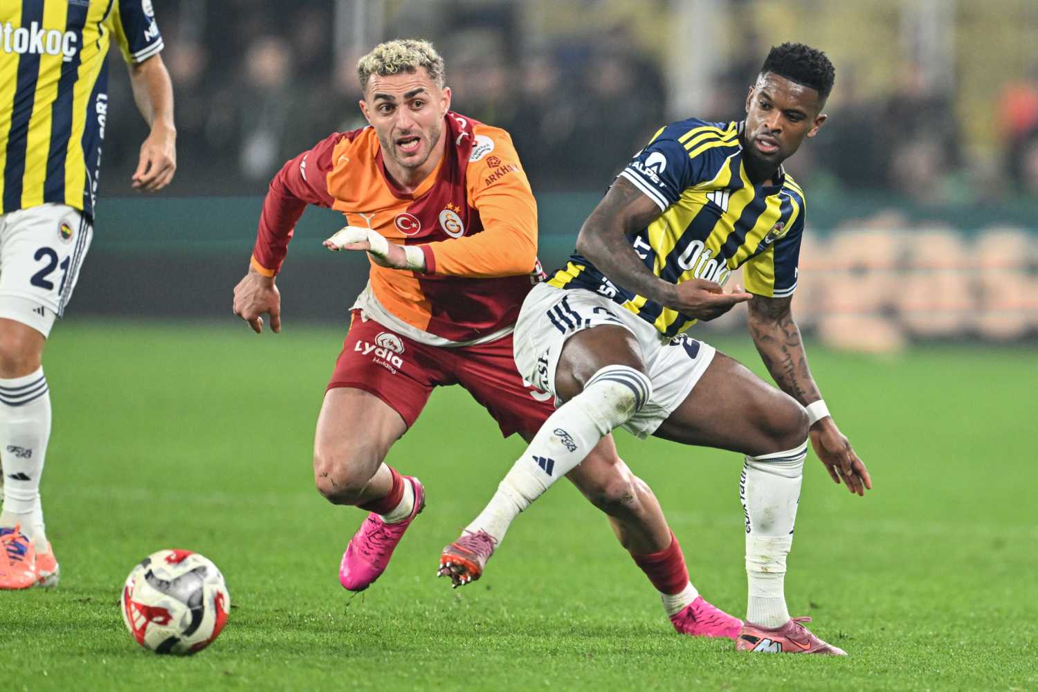 Fenerbahçe’de o oyuncunun kaderi İsmail Kartal’a bağlı! Aziz Yıldırım yıldız isimden hoşnut değil