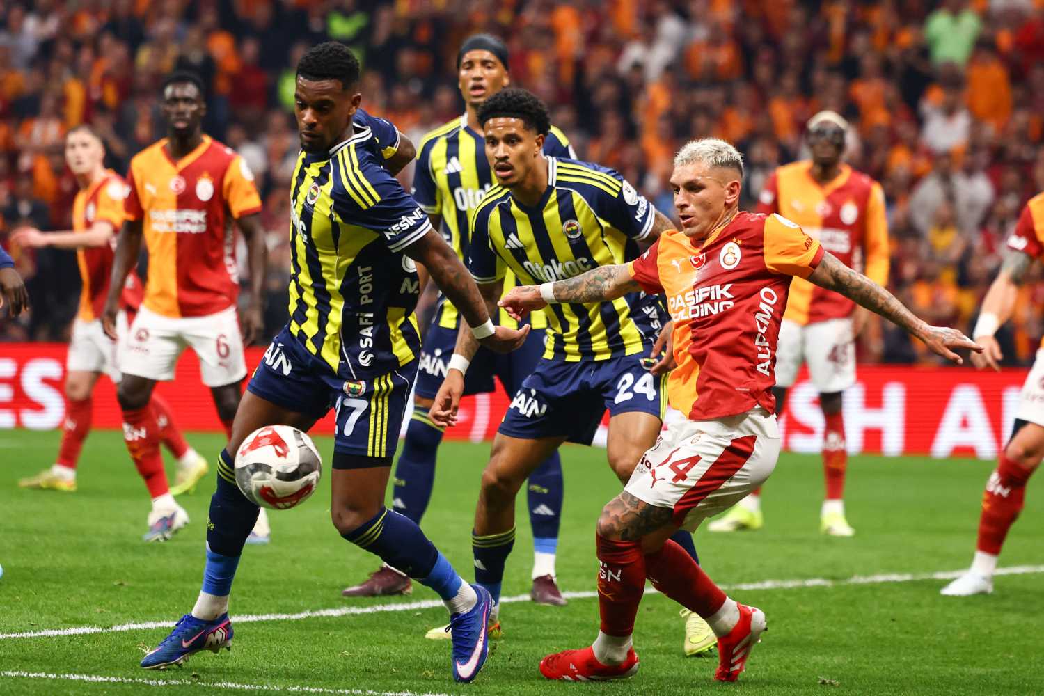 Fenerbahçe’de o oyuncunun kaderi İsmail Kartal’a bağlı! Aziz Yıldırım yıldız isimden hoşnut değil