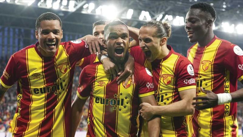 Transferde Okan Buruk’u endişelendiren Fenerbahçe gerçeği!