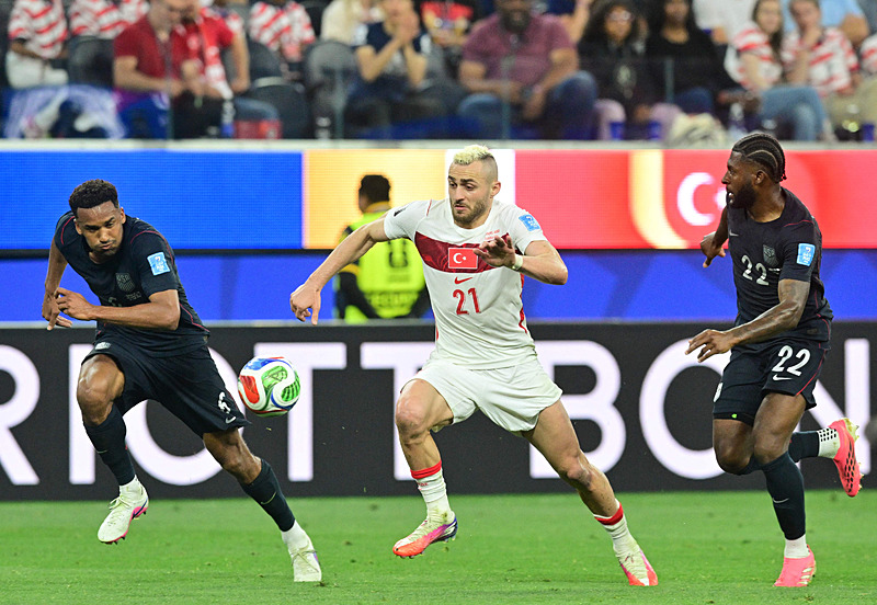 Spor yazarları Türkiye-ABD maçını yorumladı: Okyanusu geçtik derede boğulduk!